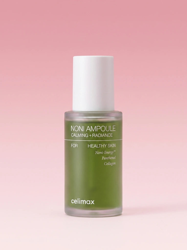 Celimax The Real Noni Energy Ampoule 30ml. Frasco del suero verde revitalizante con gotero sobre fondo liso.