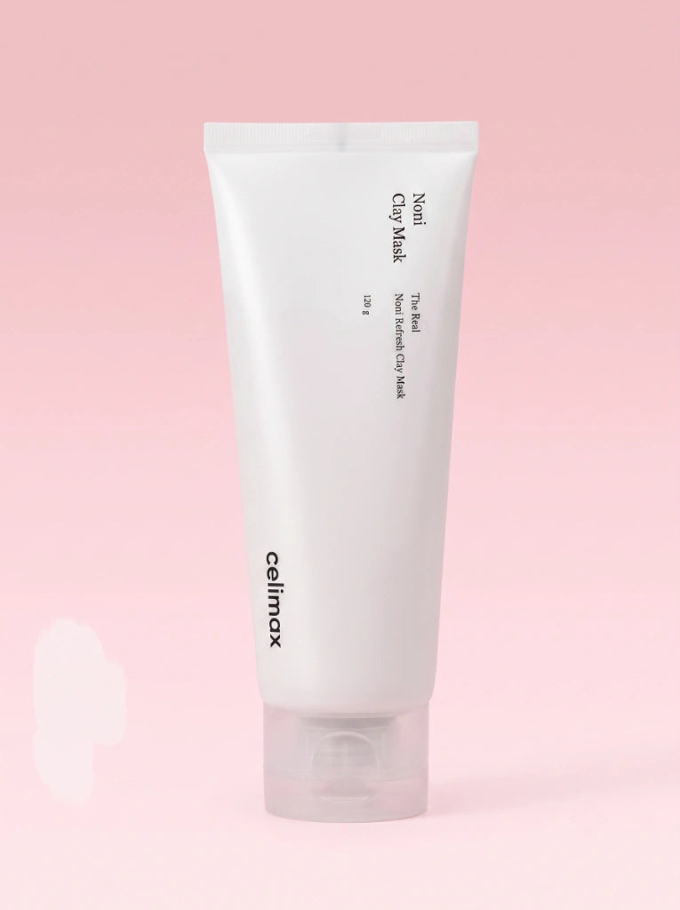 Celimax The Real Noni Refresh Clay Mask. Tubo de la mascarilla facial verde de noni sobre fondo de estudio.