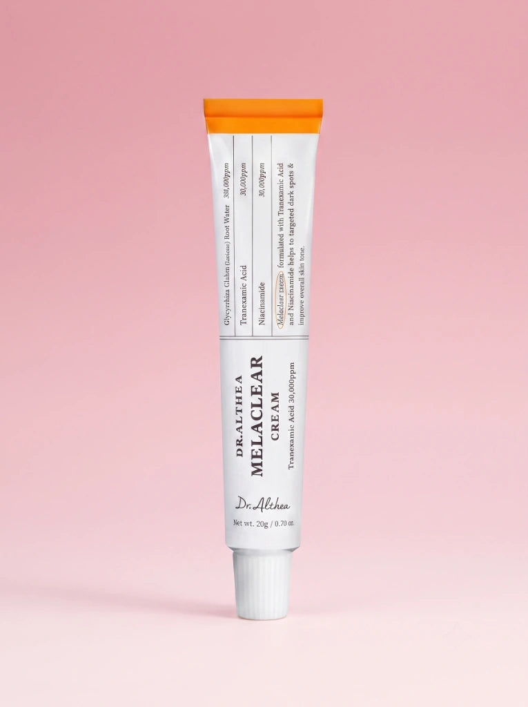 Dr Althea Melaclear Cream. Frasco de la crema coreana antimanchas fotografiado sobre un fondo de estudio.