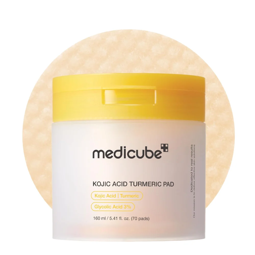 Medicube Kojic Acid Turmeric Pad. Pads despigmentantes con ácido kójico en su envase principal redondo.