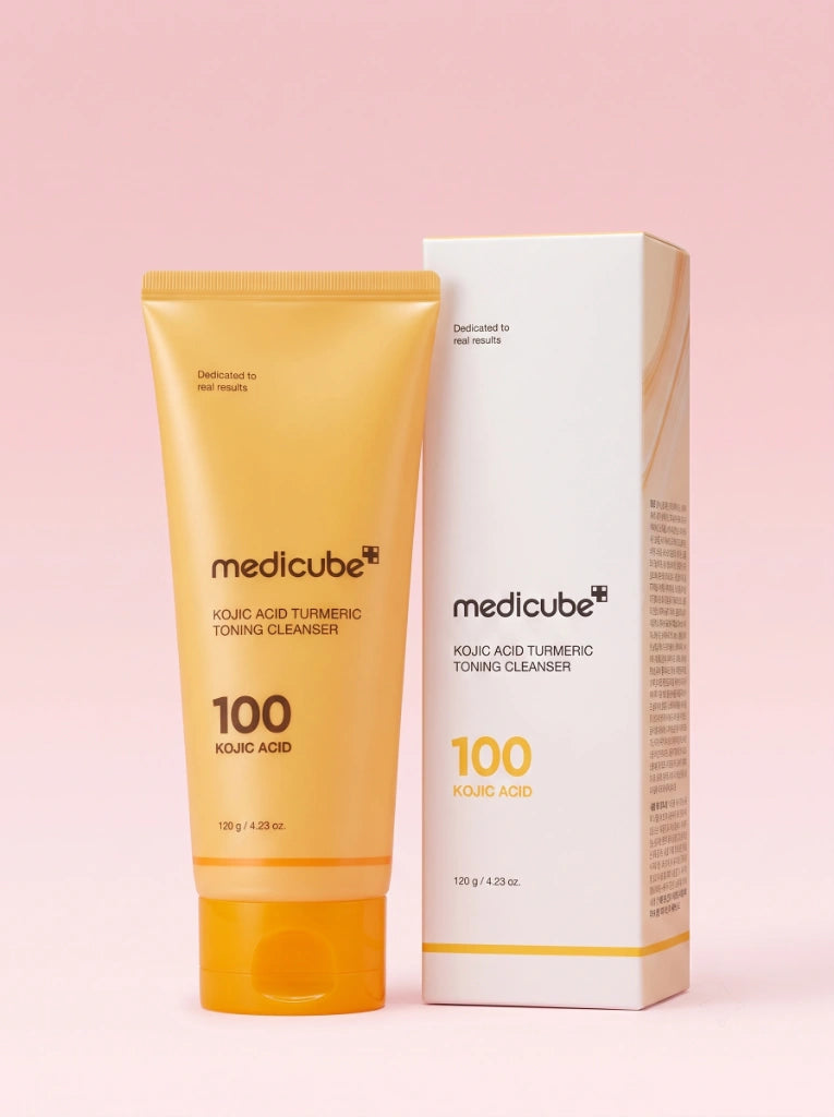 Medicube Kojic Acid Turmeric Toning Cleanser. Envase del limpiador facial coreano junto a su caja original.