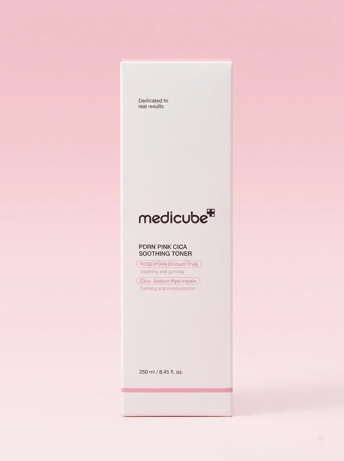 Medicube PDRN Pink Cica Soothing Toner. Caja protectora exterior del tónico reparador con PDRN.