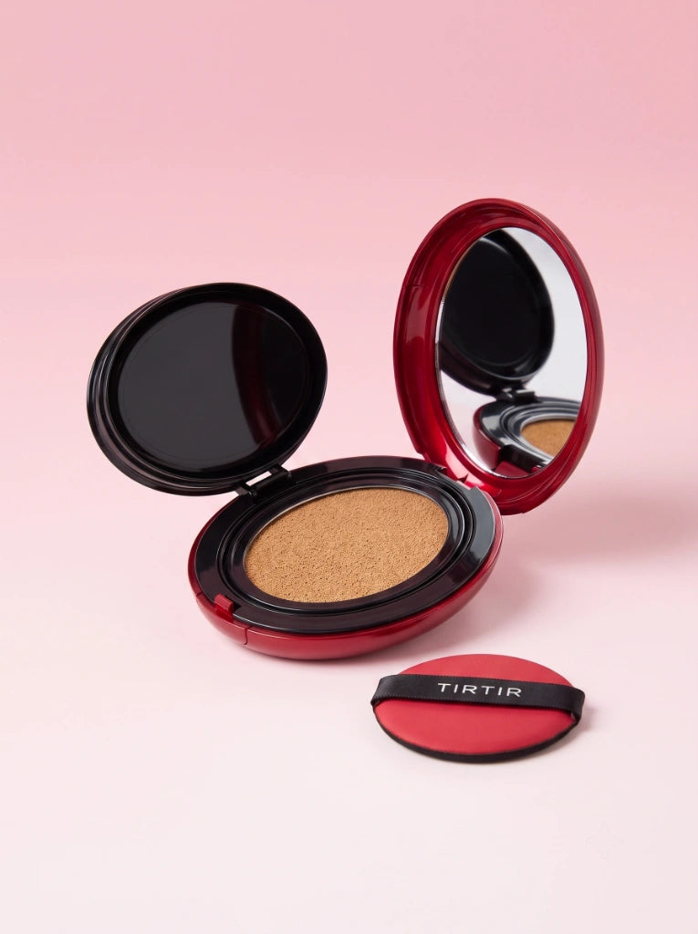 Tirtir Mask Fit Red Cushion 29N Natural Beige. Estuche abierto mostrando la borla y el tono de base en estudio.