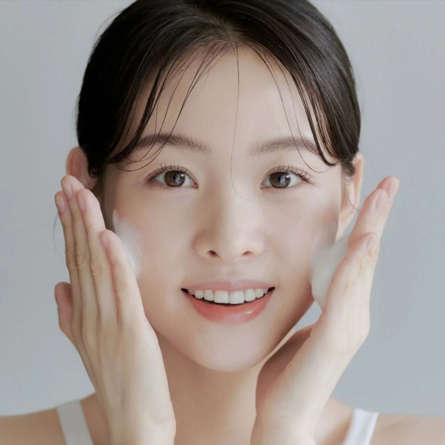 El Celimax The Real Noni Acne Bubble Cleanser es diferente a los limpiadores fuertes que "raspan" la cara