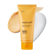 Medicube Kojic Acid Turmeric Toning Cleanser. Envase del limpiador facial antimanchas con cúrcuma, toma frontal.